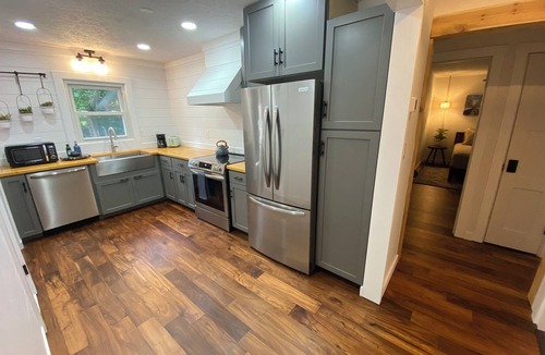 Horse Shoe Villa | Relaxing Waterfront Retreat, renovated modern-rustic, near Asheville -Generac