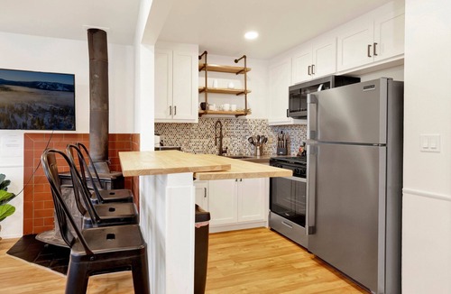 Big Bear Hotel | Relaxing Woodside Cottage at Shay Meadow Ranch