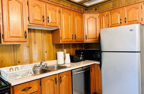 Montreal House | Reliable & Comfortable Stay - Free Parking