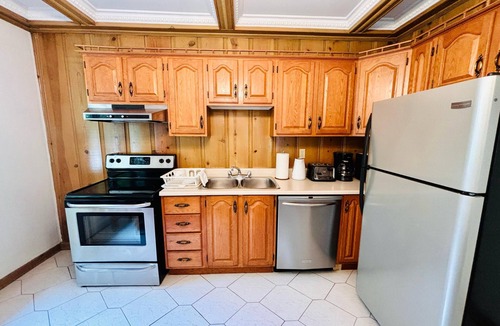 Montreal House | Reliable & Comfortable Stay - Free Parking