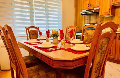 Montreal House | Reliable & Comfortable Stay - Free Parking