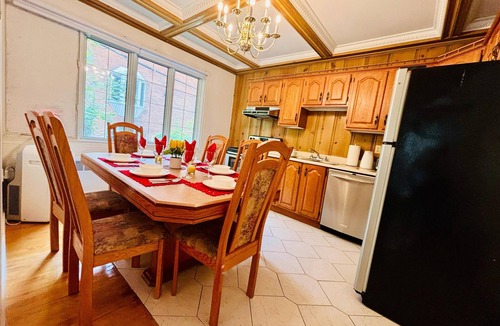 Montreal House | Reliable & Comfortable Stay - Free Parking