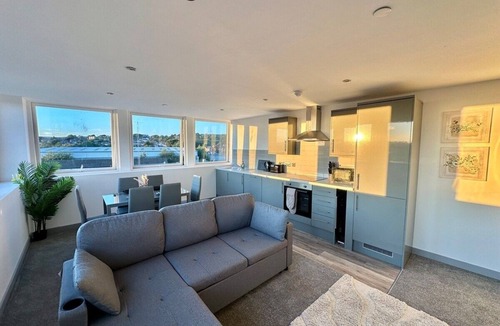 Yeadon Apartment | Relocation l Workers l Leisure