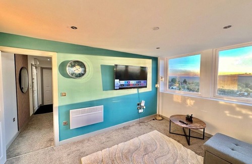 Yeadon Apartment | Relocation l Workers l Leisure