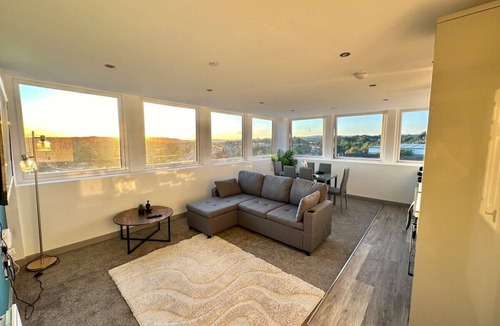 Yeadon Apartment | Relocation l Workers l Leisure