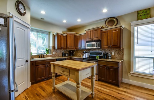 Meridian House | RELOCATION SPECIALISTS Open FP, Pool Access, Park/Playground, ASK SPECIALS!