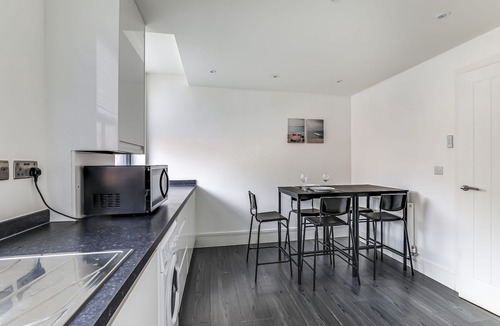 Canterbury Apartment | Relocators | Contractors - Exceptional Spacious Apartment