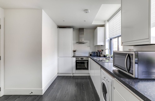 Canterbury Apartment | Relocators | Contractors - Exceptional Spacious Apartment