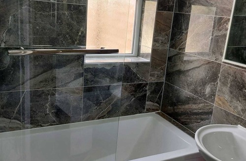 Alibon House | Remaj Service Accommodation, Sleep 7