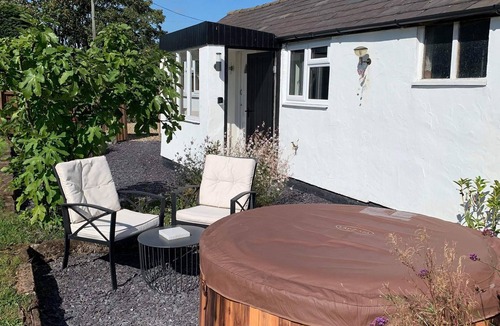 Thornton-le-Moors Cottage | Remarkable 1-Bed Cottage in CHESTER