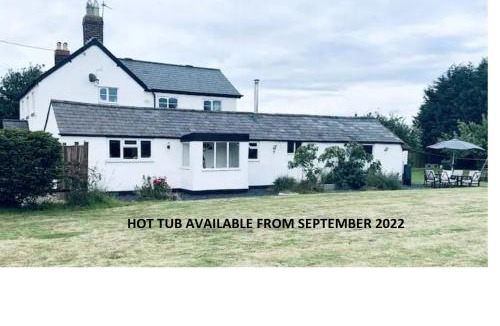 Thornton-le-Moors House | Remarkable 1-Bed Cottage in CHESTER