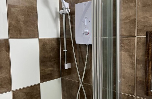 Clayhall Apartment | Remarkable 1-Bed Studio Apartment in Redbridge