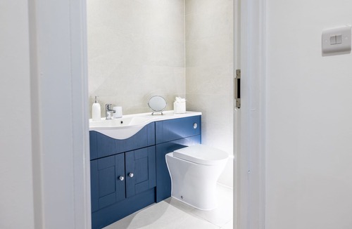 Camberley Apartment | Remarkable 2-Bed Apartment in Camberley