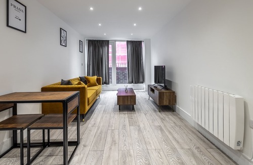 Camberley Apartment | Remarkable 2-Bed Apartment in Camberley