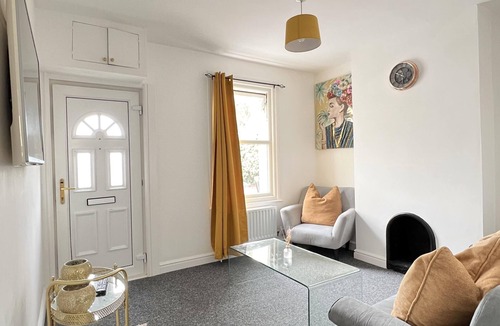 Eccles House | Remarkable 2-bed House in Rochester