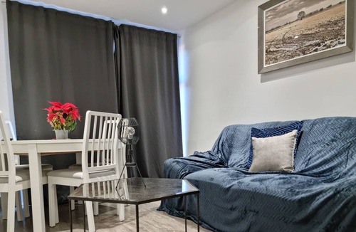 Basildon House | Remarkable 5-Bed House in Basildon