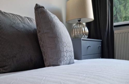 Basildon House | Remarkable 5-Bed House in Basildon