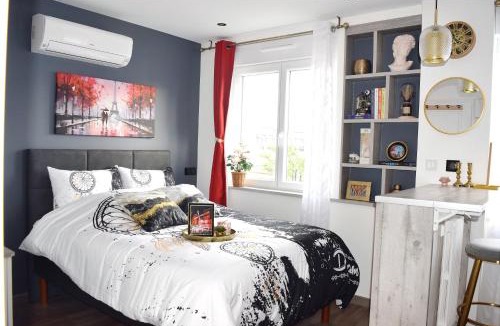 Le Kremlin-Bicetre Apartment | Remarkable air-con 1-Bed Apartment by Paris