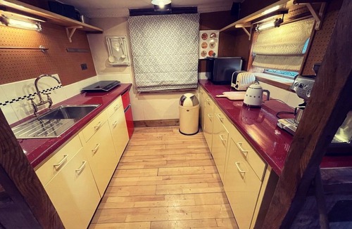 Bovey Tracey Apartment | Remarkable Boultons Barn with hot tub