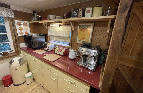 Bovey Tracey Apartment | Remarkable Boultons Barn with hot tub