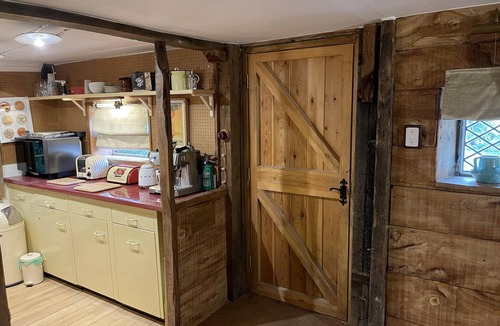 Bovey Tracey Apartment | Remarkable Boultons Barn with hot tub
