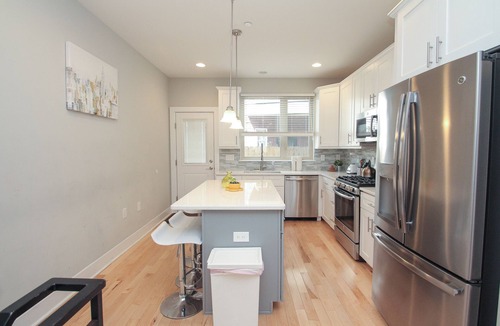Point Breeze House | Remarkable Downtown Home! Roof Deck! Sleeps 2-16+! Free St. Parking!