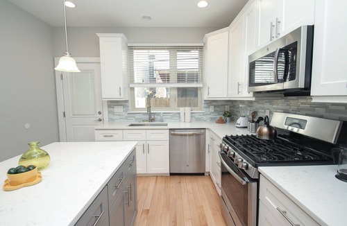 Point Breeze House | Remarkable Downtown Home! Roof Deck! Sleeps 2-16+! Free St. Parking!