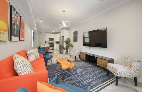 Tulane - Gravier House | Remarkable Superdome Group Home w/Heated Pool, Parking, Patio, 8 Beds & 5 Baths