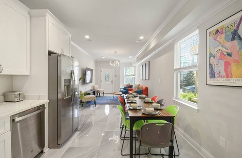 Tulane - Gravier House | Remarkable Superdome Group Home w/Heated Pool, Parking, Patio, 8 Beds & 5 Baths