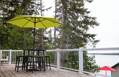 Moonbeam Cottage | Remi Lake Escape. A four season lake front cottage.