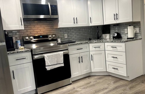 Frankford Apartment | Remodeled 1BR Apartment w/Queen Bed & Private Parking