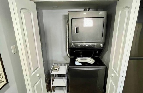 Frankford Apartment | Remodeled 1BR Apartment w/Queen Bed & Private Parking