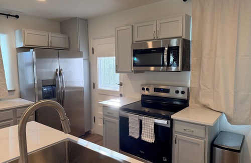Nob Hill House | Remodeled 2 br home in Nob Hill with AC, and garage.
