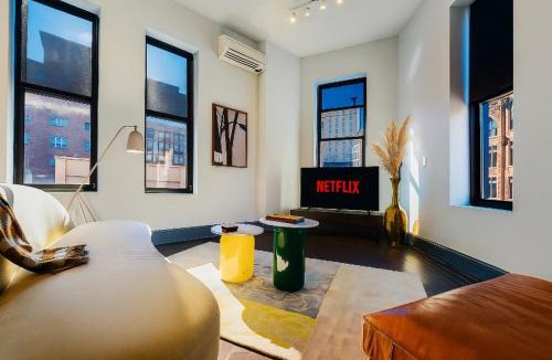 Downtown Pittsburgh Apartment | Remodeled 2BR Downtown Near Acrisure Stadium