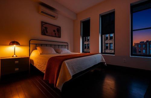Downtown Pittsburgh Apartment | Remodeled 2BR Downtown Near Acrisure Stadium