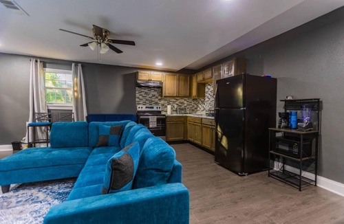 Cedar Crest House | Remodeled 4-bedroom house near downtown Dallas with WiFi, AC