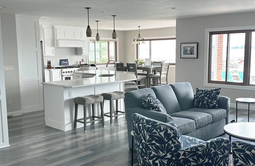 Clear Lake House | Remodeled 5bed-3bath up to 14 family members on the lake. Give them the best!