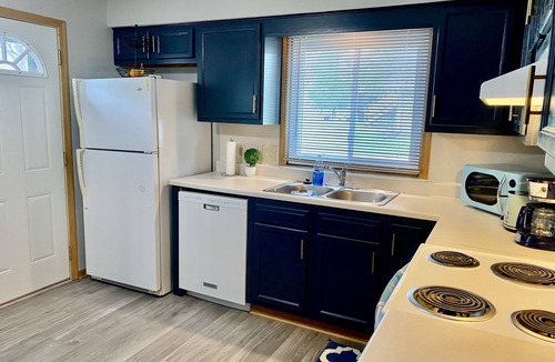 Council Bluffs Apartment | Remodeled apartment in central location