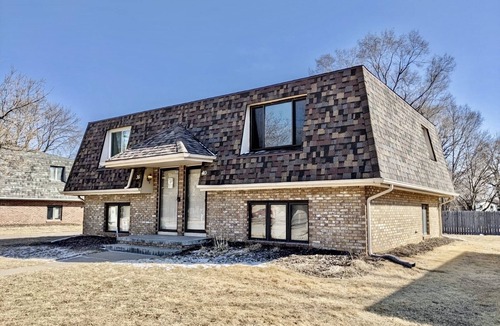 Council Bluffs Apartment | Remodeled apartment in central location