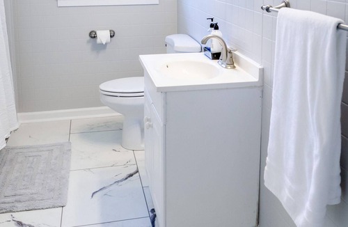Hardwick Apartment | Remodeled Apartment Downtown