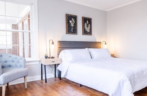 Hardwick Apartment | Remodeled Apartment Downtown