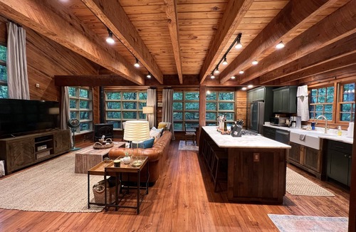 Fort Payne House | Remodeled Authentic Cabin Near DeSoto Park