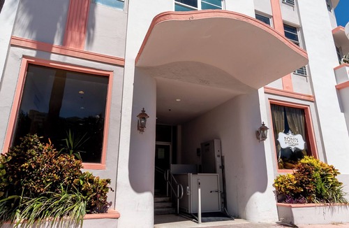 North Beach Apartment | Remodeled Beachfront Studio w/Beach Essentials. Just steps from the beach!