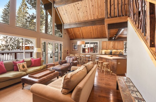 Carnelian Bay Ski Chalet | Remodeled Cabin - Walk to Beach, Hot Tub
