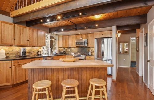 Carnelian Bay Ski Chalet | Remodeled Cabin - Walk to Beach, Hot Tub