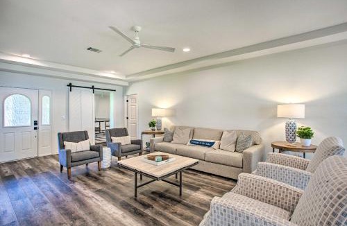 Log Cabin House | Remodeled Cedar Creek Lake Retreat w/Fire Pit!