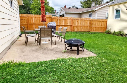 Bettendorf House | Remodeled Comfort Home Bettendorf + Fenced yard