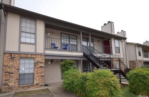 Fort Worth Apartment | Remodeled Condo, 2 Bed 1 Bath in a 4-Plex with Assigned Parking and W/D