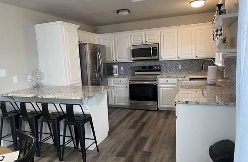Howe House | Remodeled country home w/firepit, super close to great hiking trails