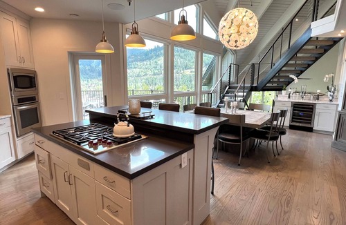 Deer Valley House | Remodeled Deer Valley Condo ~ Amazing Views ~ Minutes from Slopes & Main Street